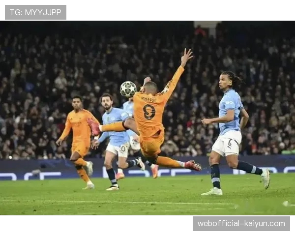 曼城补时阶段错失绝杀机会，穆里略门线解挡成为比赛转折点